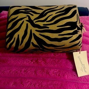 BRAND NEW 🤎 makeup bag